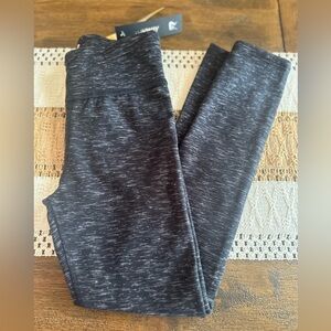 NWT Fleece Lined Gray Patterned Leggings